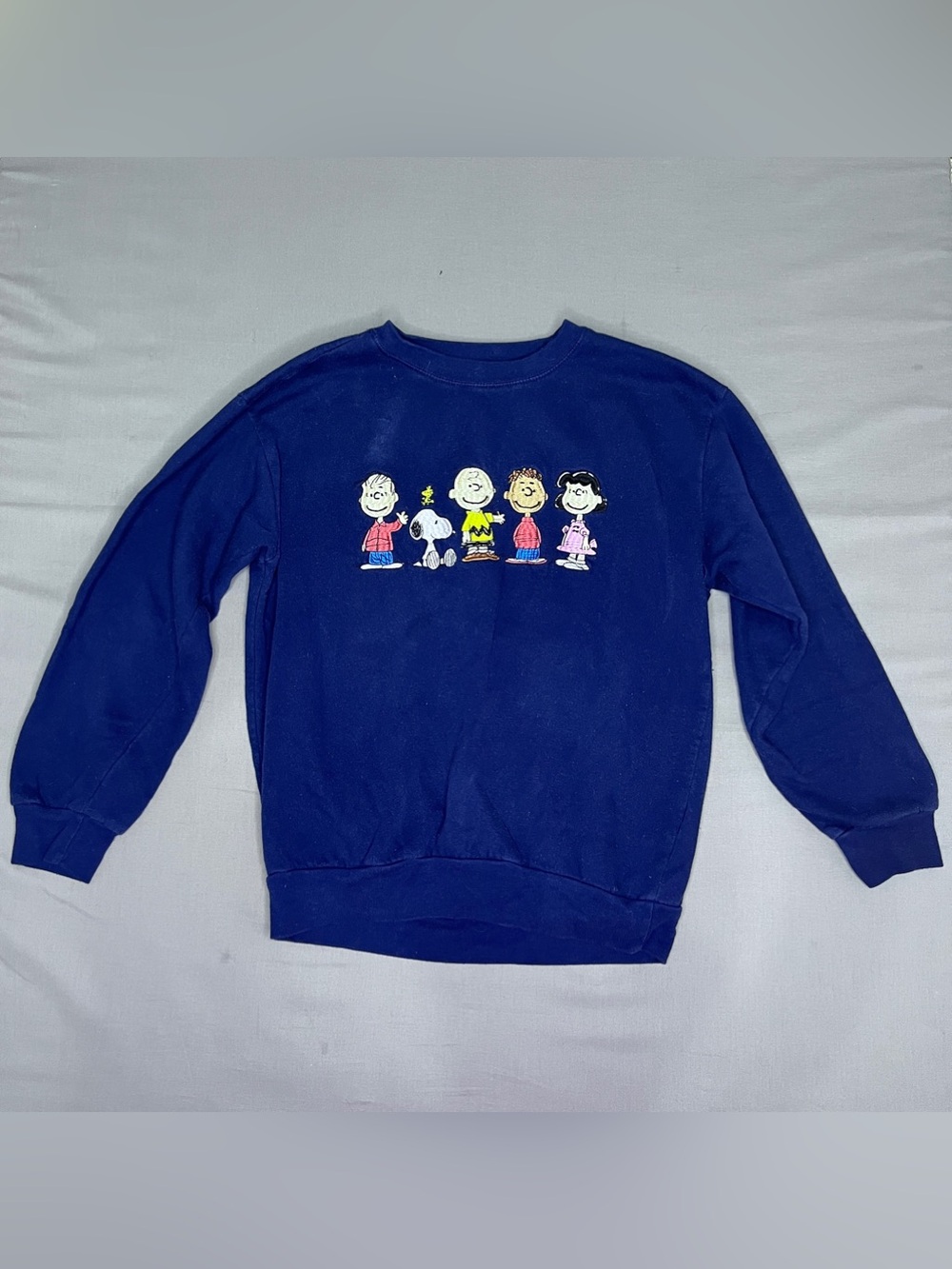 Peanuts crewneck sweatshirt with embroidered Snoopy & the gang size Small